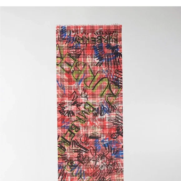 小物 Burberry Graffiti Vintage style scarf Burberry Graffiti Vintage style scarf made in Italy silk and wool